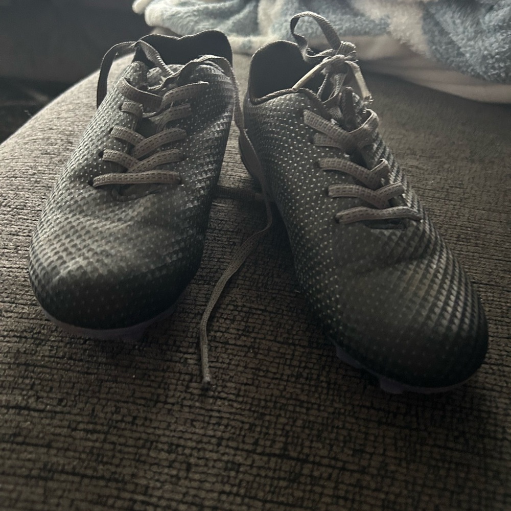 Girl soccer cleats size 2